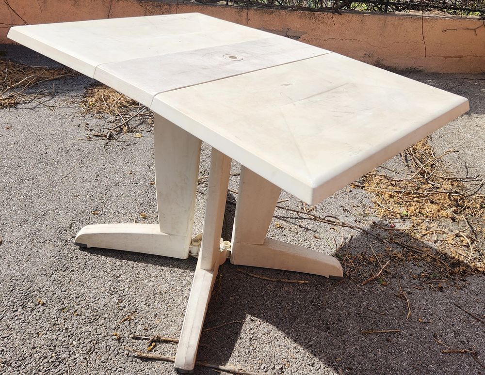 Table blanche de Jardin, Balcon 18 Marseille 13 (13)