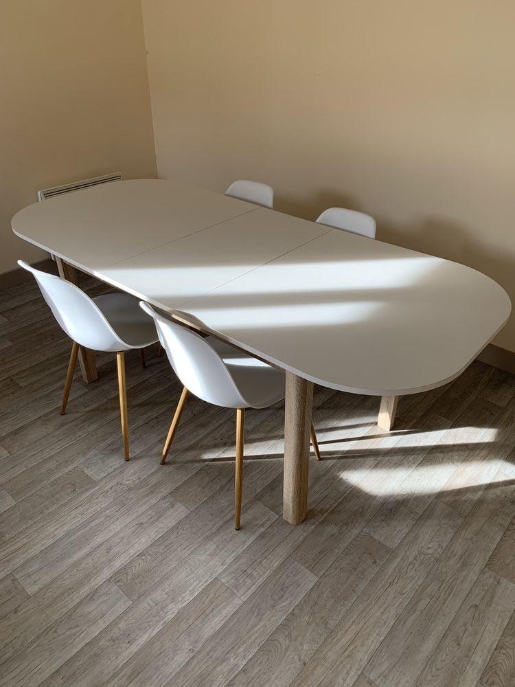 table en bois avec 4 chaises scandinaves 180 Gintrac (46)