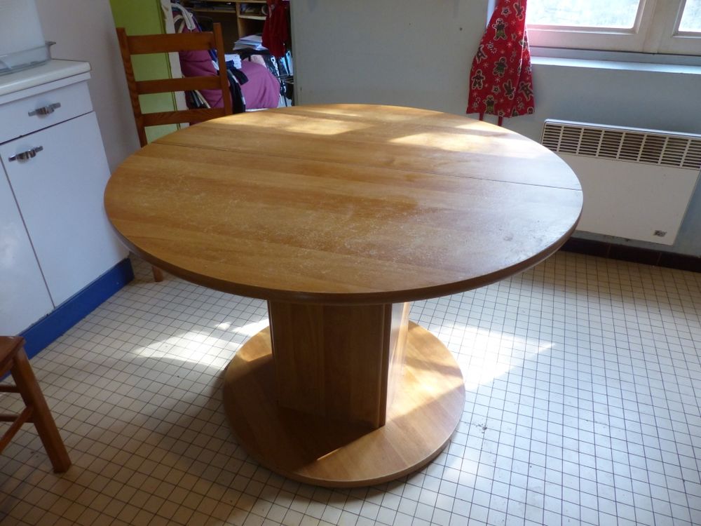 Table en bois avec rallonge.
20 Vaux-en-Bugey (01)