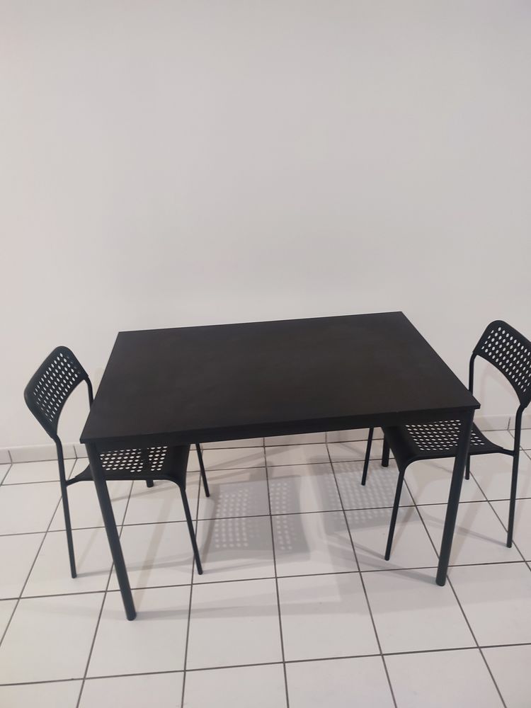 table en bois avec deux chaises 0 Mons-en-Bar�ul (59)