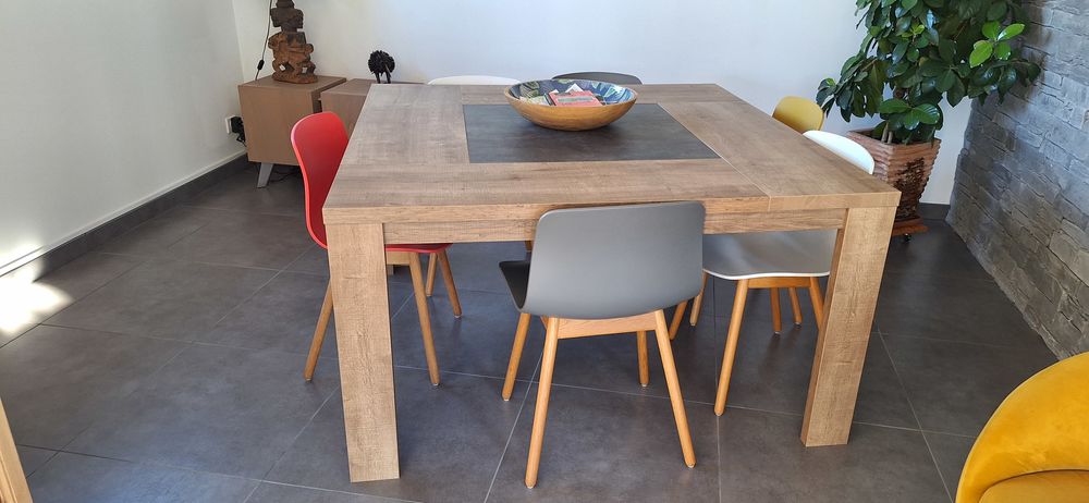 Table bois carr�e 6-8 personnes 180 Saint-Palais-sur-Mer (17)