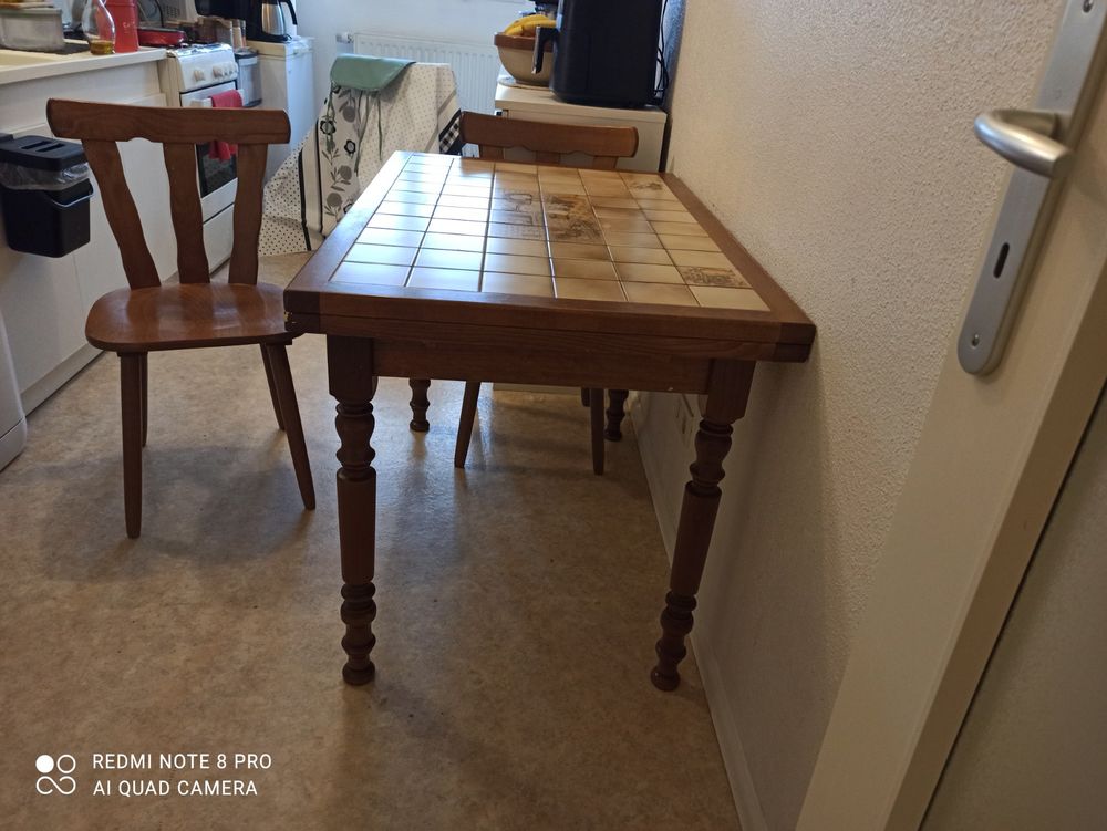 table bois et carrelage plus quatre chaises bistro bois 100 S�lestat (67)