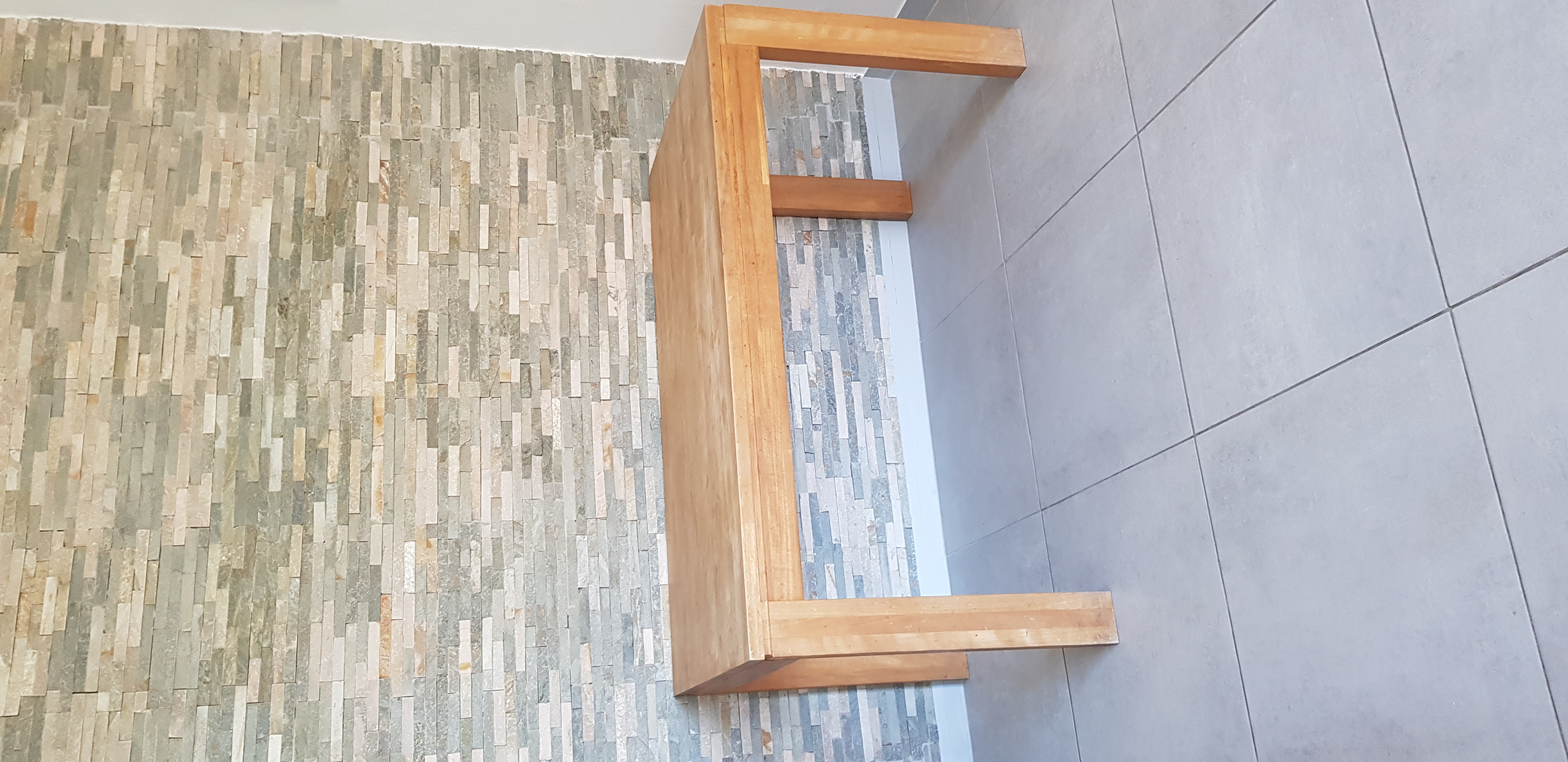 Table en bois 
En l'�tat � venir chercher secteur fabron 180 Nice (06)