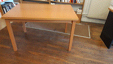 Table 110 x 80, bois massif. 50 Malakoff (92)