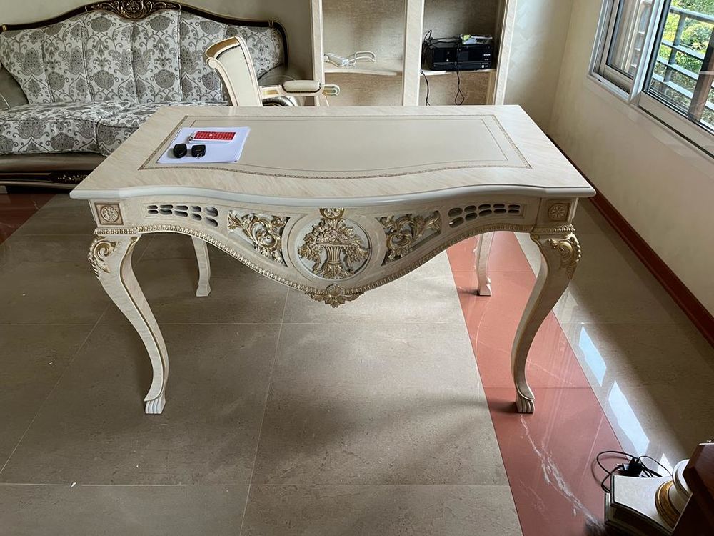 Table en bois massif a l'ancienne avec chaise en cuir 2200 Villeneuve-Loubet (06)