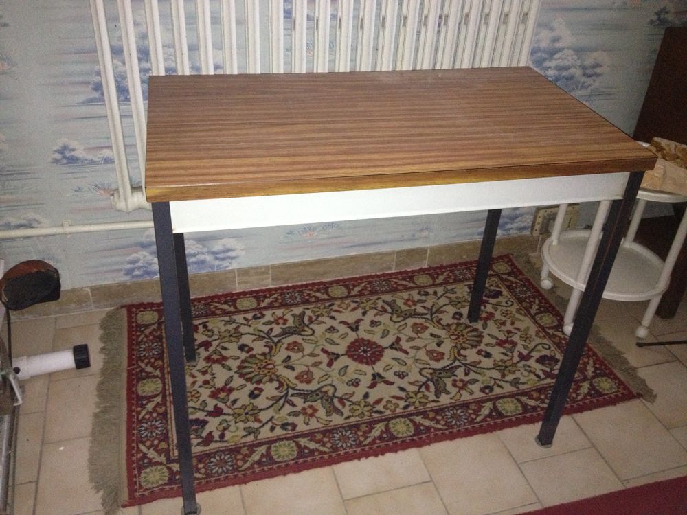 Table en bois et m�tal d'occasion 
30 Senlis (60)