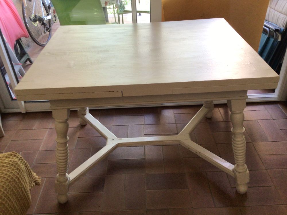 Table bois (peut- �tre ch�taignier), avec 2 rallonges 60 Ajaccio (20)