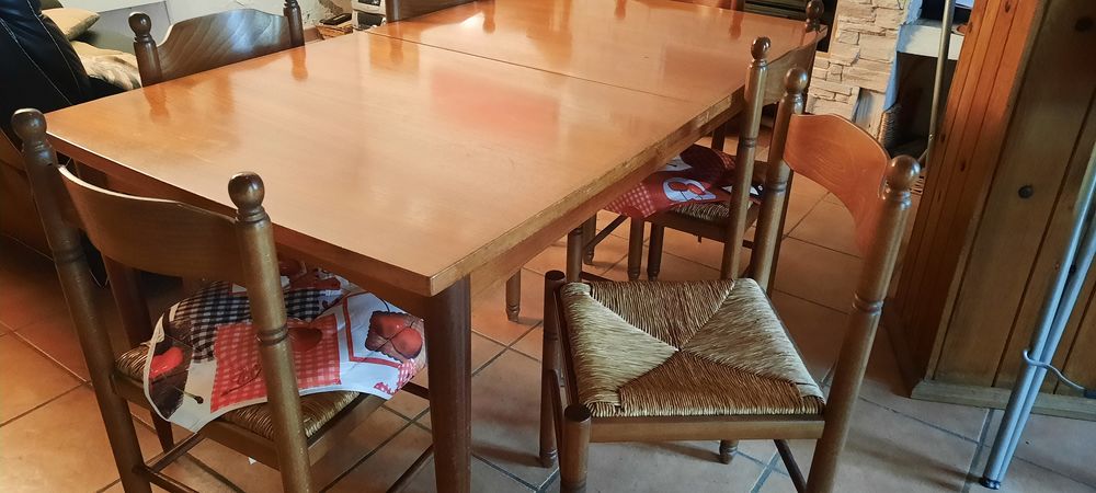 Table bois rectangulaire cuisine ou salle � manger 
150 Colombier-Saugnieu (69)
