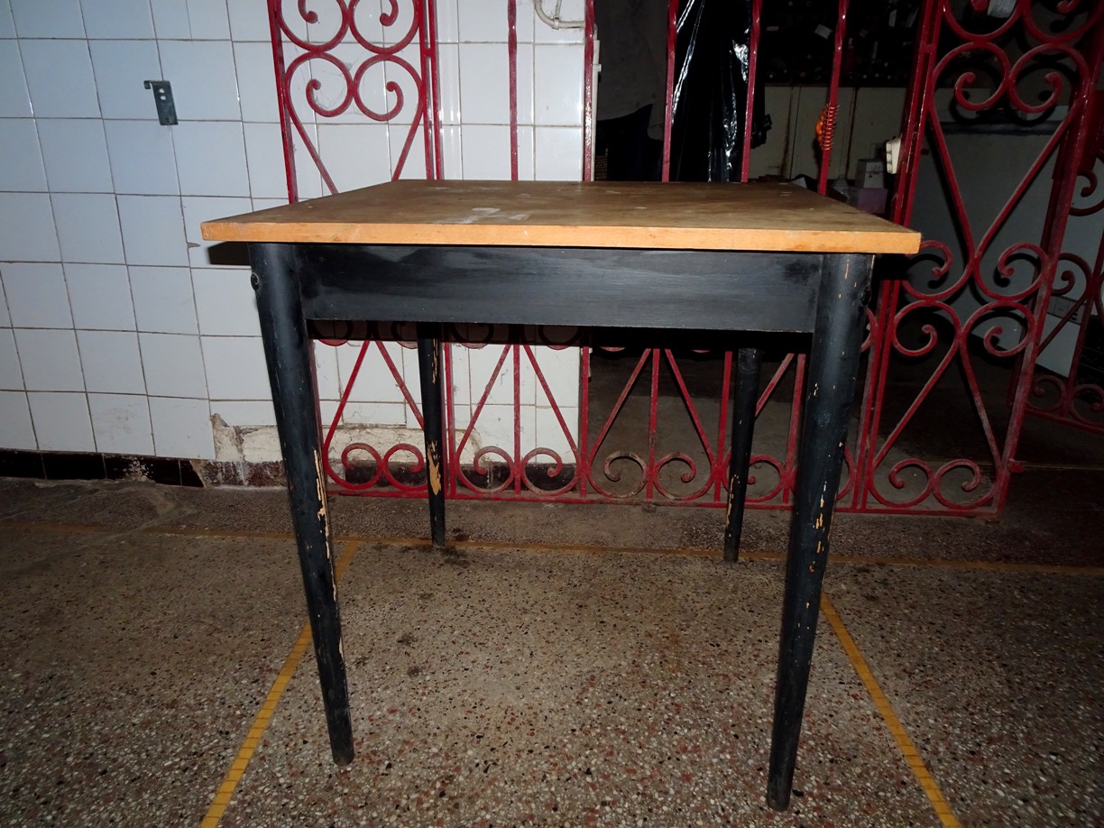 Table en bois 30 Monflanquin (47)