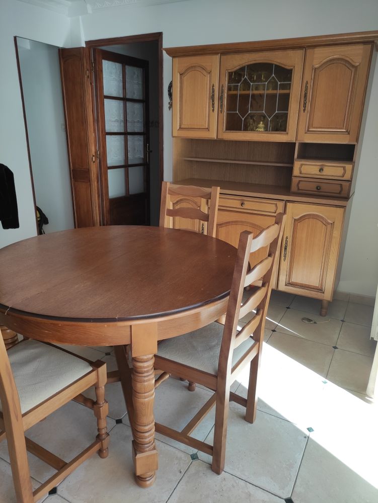 table et buffet 4 chaises 300 Hendaye (64)