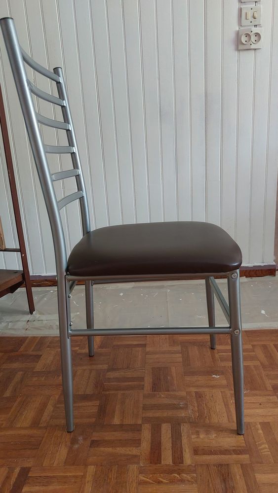 Table et buffet vintage laqu�s, avec 2 rallonges+ 6 chaises. 120 Triel-sur-Seine (78)