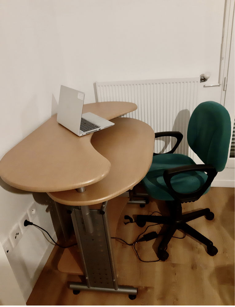 Table bureau avec une chaise  60 Boulogne-Billancourt (92)