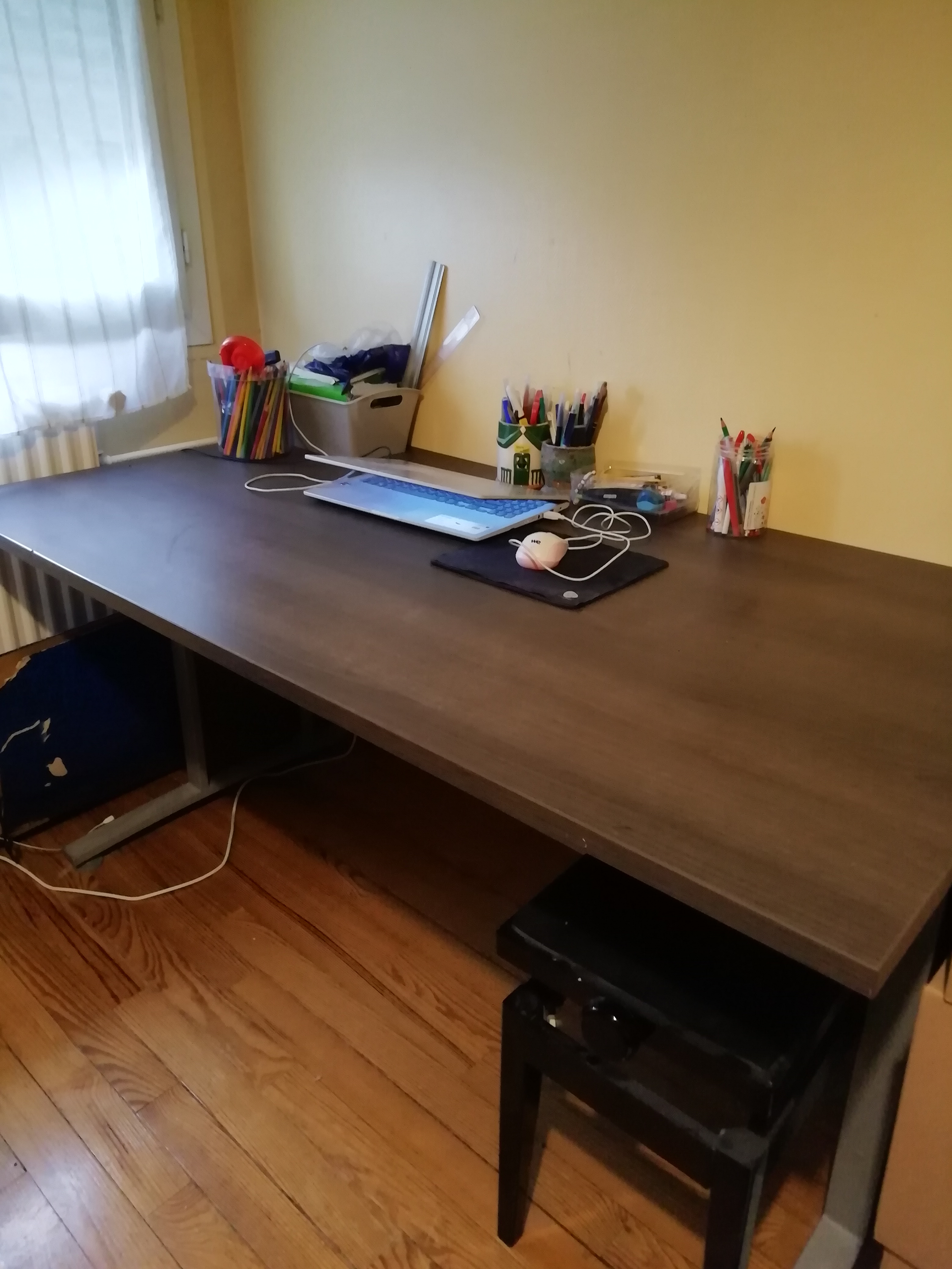 table bureau 39 Saclay (91)