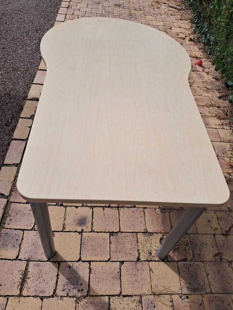 table ou bureau 80 Saint-Georges-sur-Moulon (18)