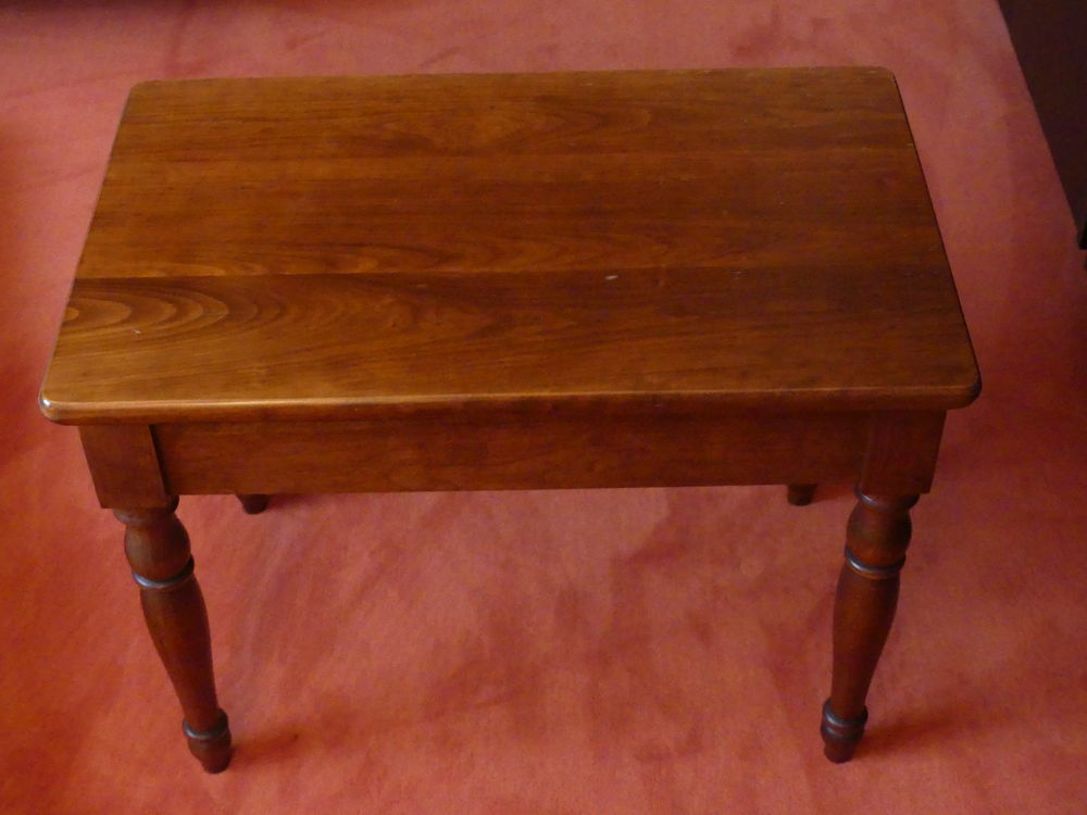 TABLE A CACHETTE STYLE LOUIS PHILIPPE
70 Limours (91)