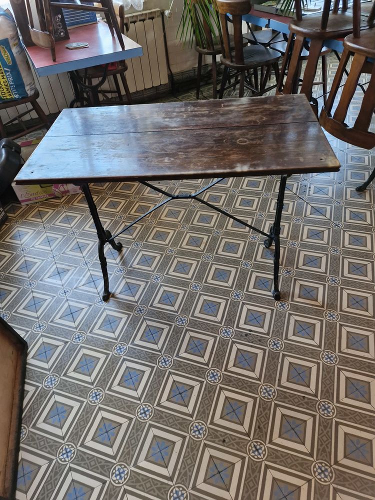 Lot table de caf� et chaises en bois 850 Ytres (62)