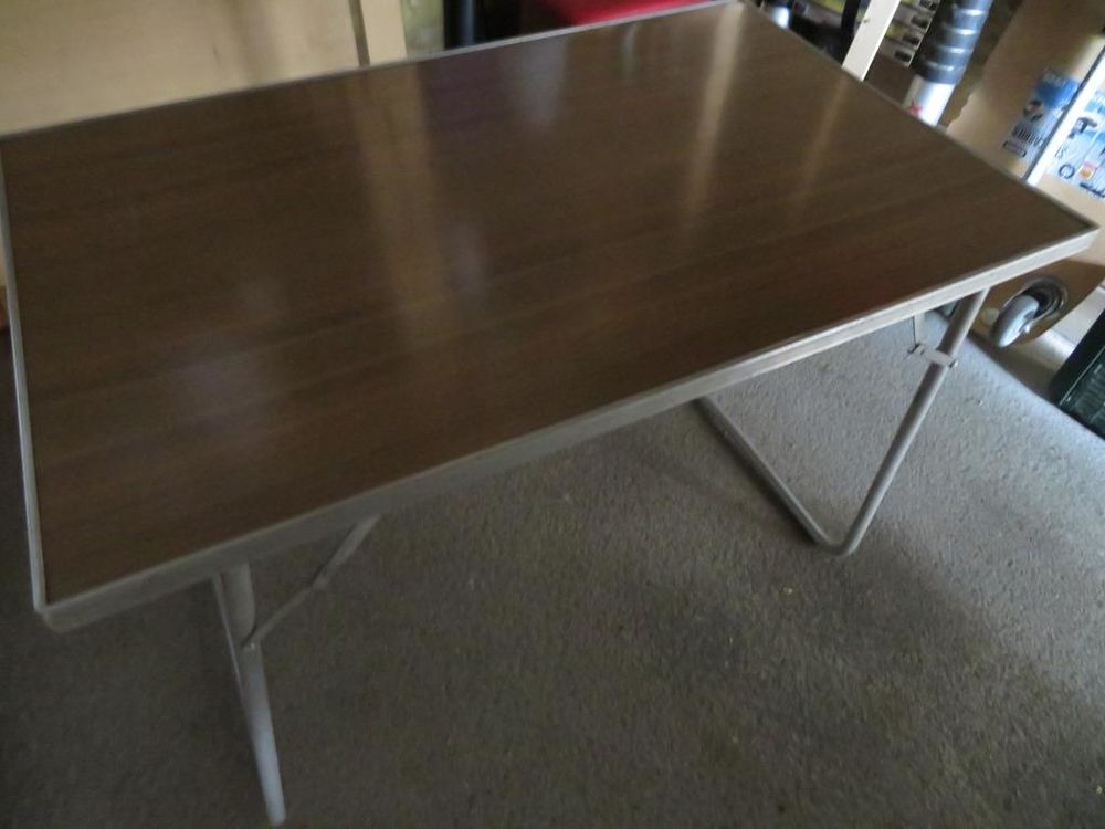 table de camping  pliable en bon etat 10 Comines (59)