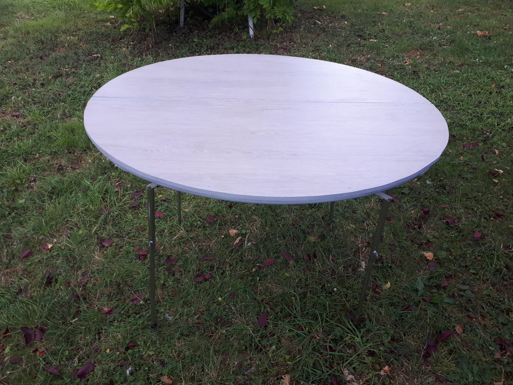 Table de camping pliante 25 Montigny-Lencoup (77)