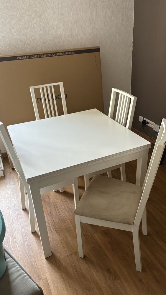 Table carr� blanche avec chaise blanche et grise/beige 160 Marseille 8 (13)