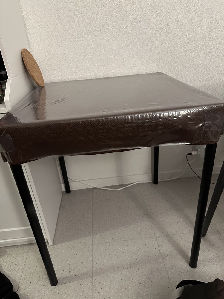 Table carr�e en super �tat 35 Cachan (94)