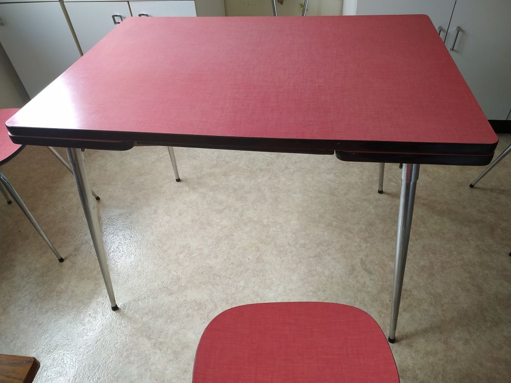 table c�ramique rouge  5 chaises 90 Charnay-l�s-M�con (71)