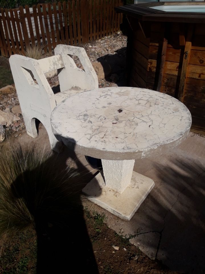 Table et chaise en B�TON 100 Buxy (71)