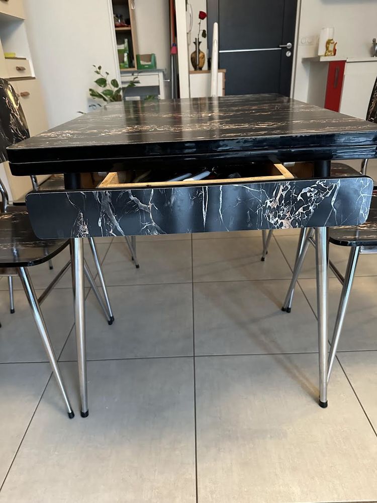 table et 4 chaise en formica 350 Brie-Comte-Robert (77)