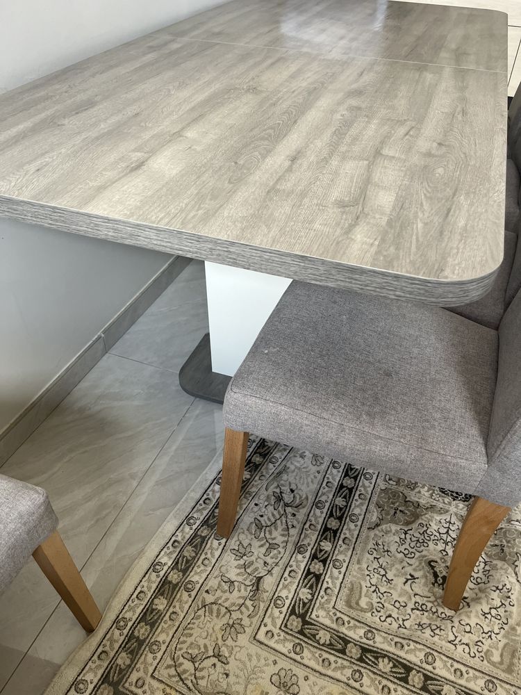 Table + 8 chaise 450 Saint-Christol-l�s-Al�s (30)