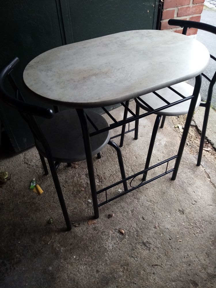 table et chaise 20 Le Raincy (93)