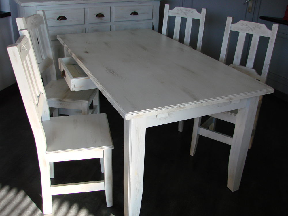 Table + 4 chaises + bahut 0 Le Passage (47)