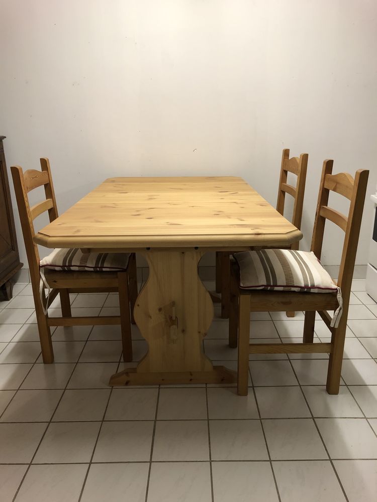Table, chaises et banc 300 La Charit�-sur-Loire (58)