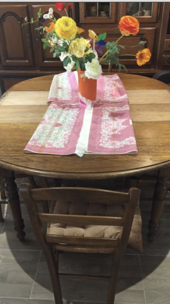 table + chaises 
Bois massif 180 Savigny-le-Temple (77)