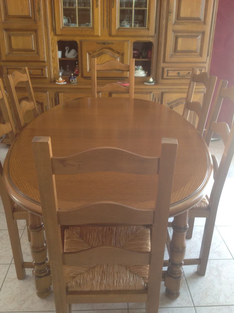 Table et chaises en bois massif parfait état