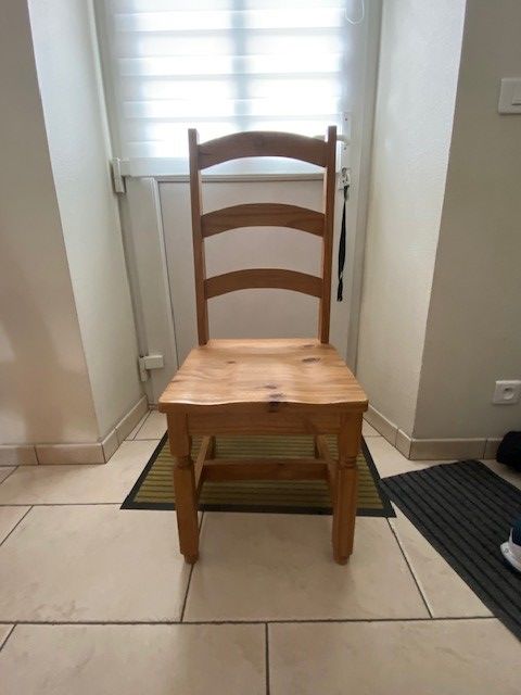 lot: table + 6 chaises en bois 150 Aspach (68)