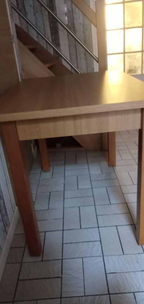Table et 4 chaises en bois 40 Lumbres (62)