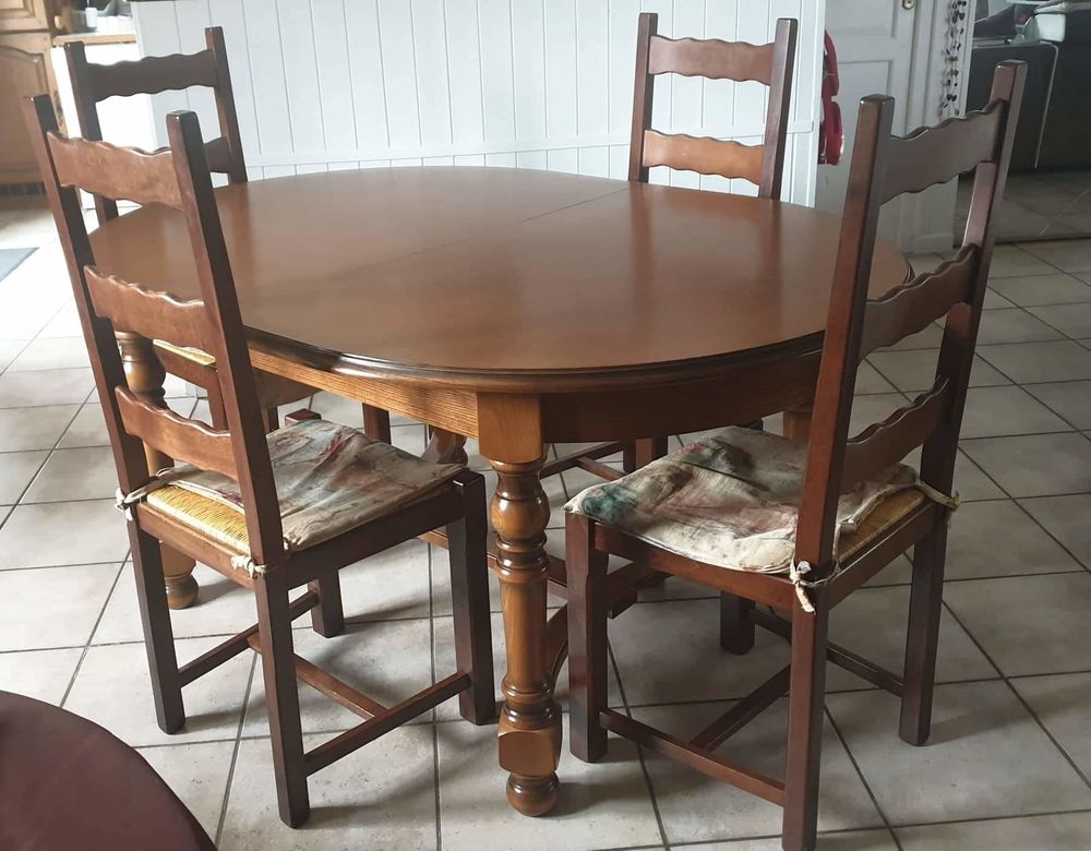 Table + 6 chaises en ch�ne 150 Saint-Romain-le-Puy (42)