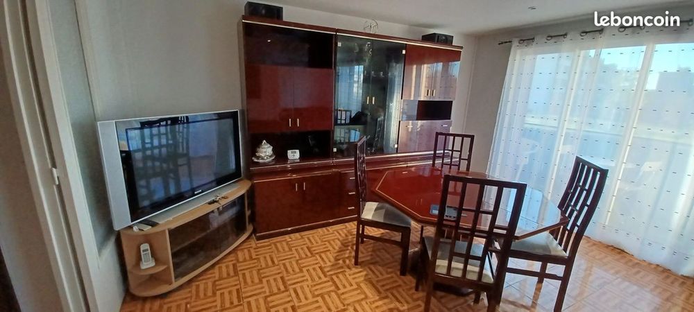 TABLE & 4 CHAISES COULEUR BORDEAUX. 0 Marseille 10 (13)