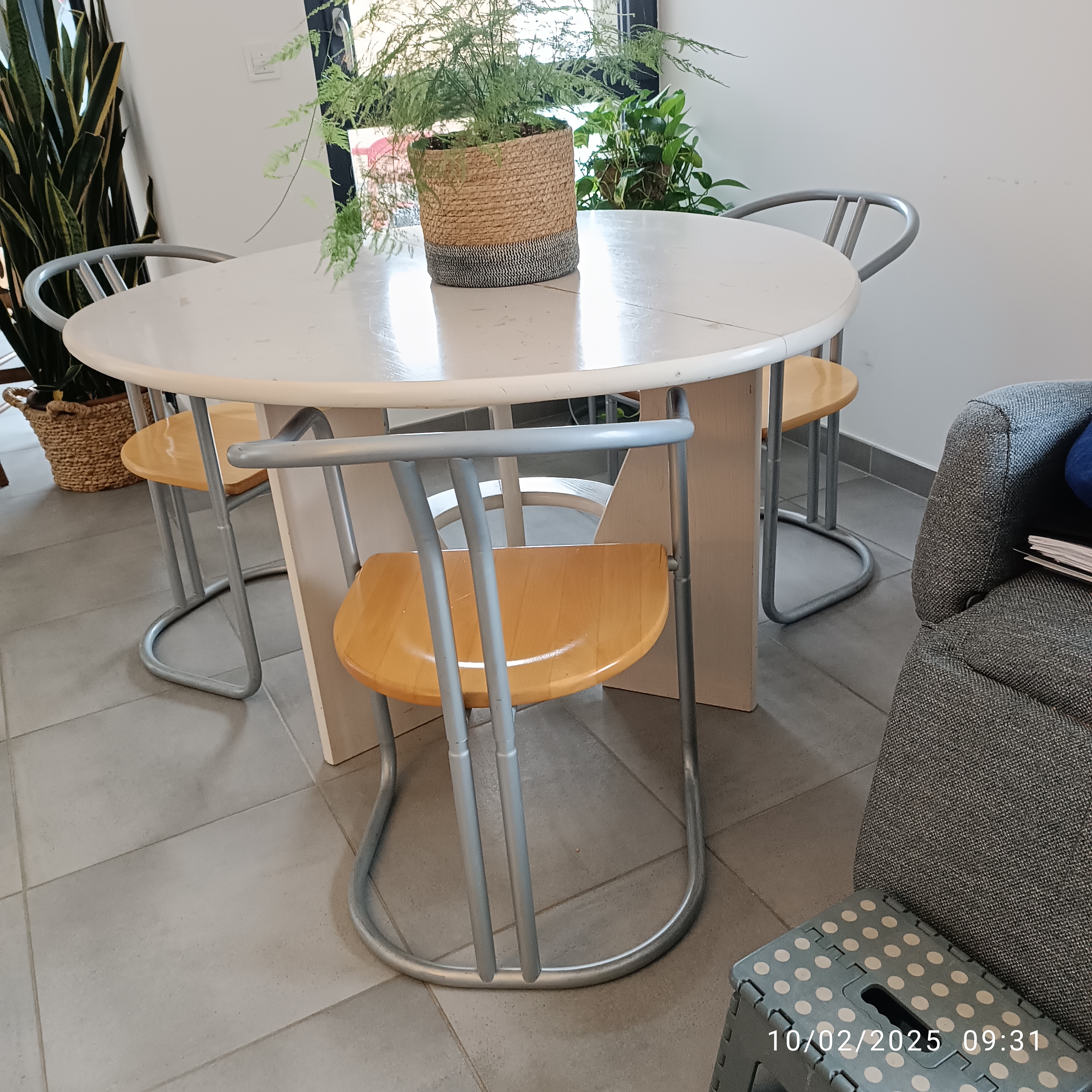 1 table et 3 chaises design 80 Romans-sur-Is�re (26)