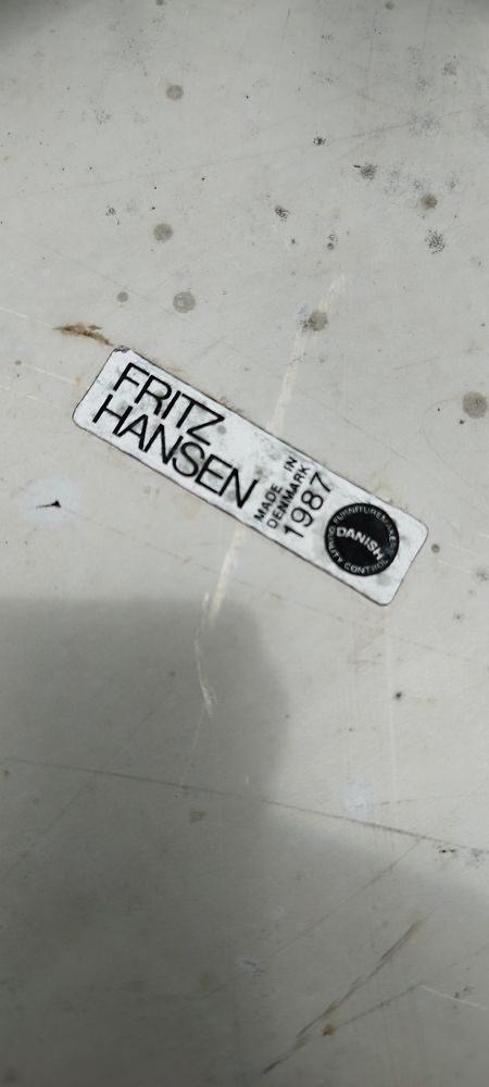 Table et  4 chaises DESIGN FRITZ HANSEN 1987 1900 Villepinte (93)