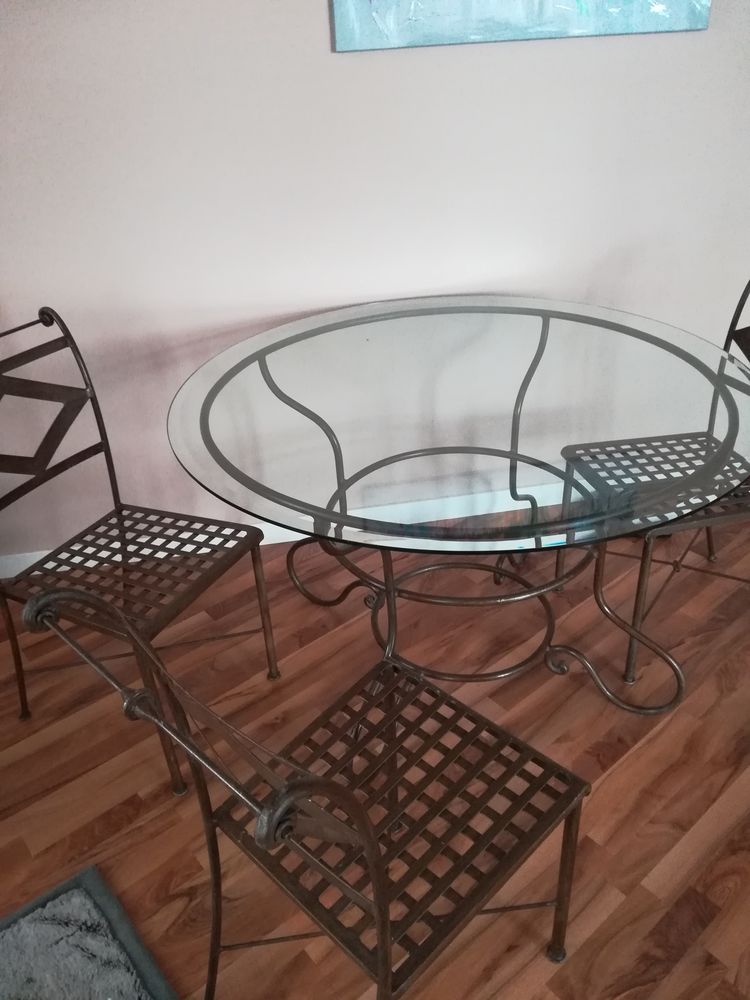 Table et 4 chaises en fer forg� 150 Montigny-le-Bretonneux (78)