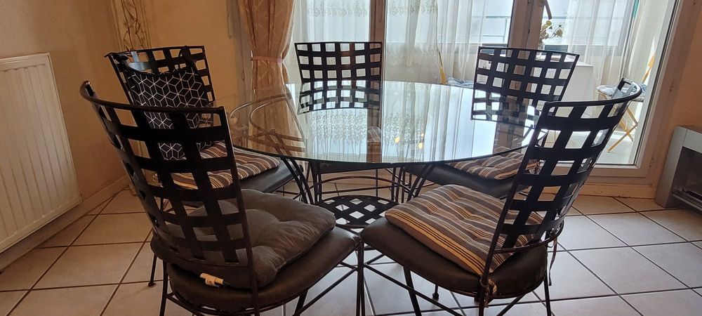 Table et 5 chaises en fer forg� bon �tat 150 Lyon 7 (69)