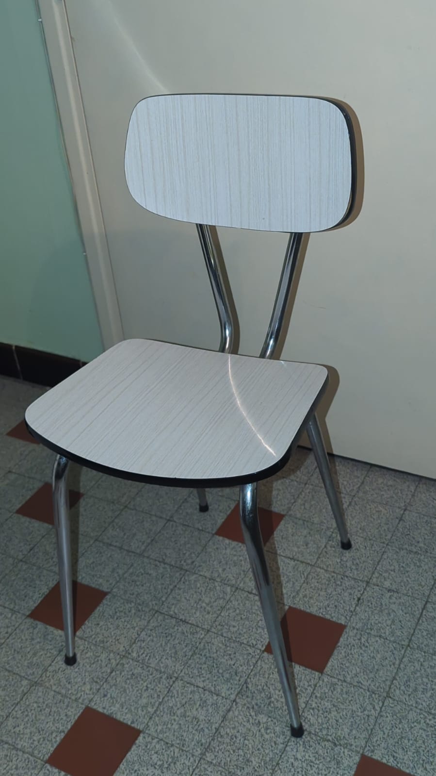 Table + 4 chaises  Formica - Vintage annees 60 
80 Rieumes (31)