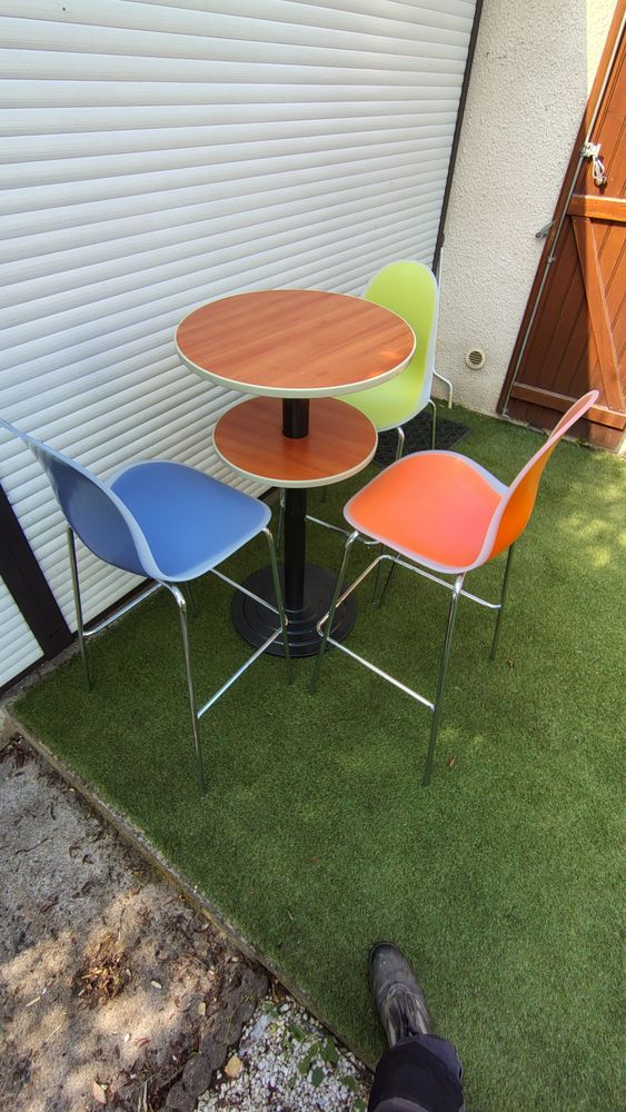 Table et chaises hautes mange debout 400 Nantes (44)