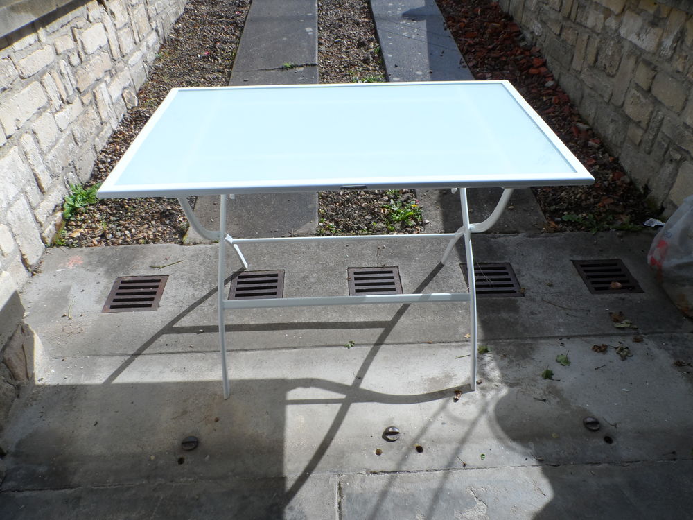 Table et chaises Hesperide 
150 Persan (95)