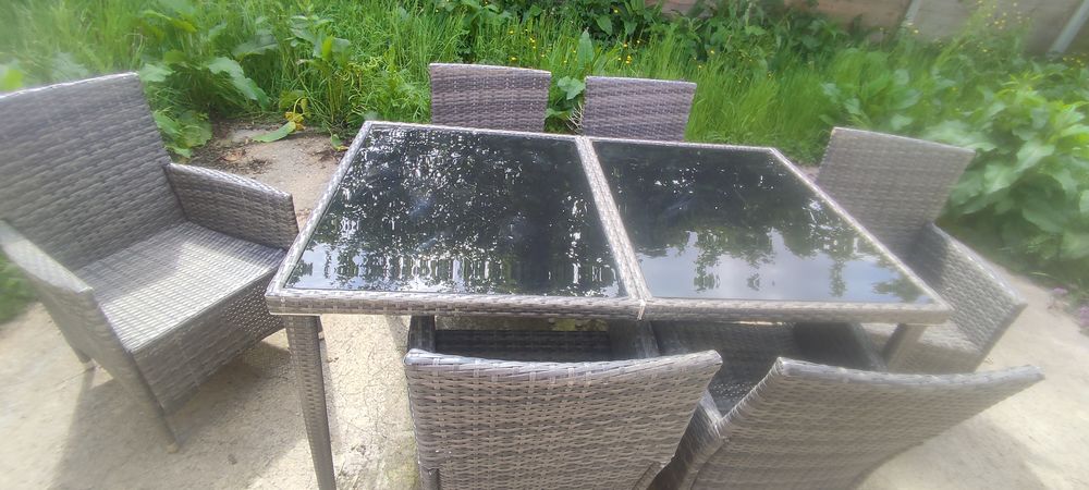 Table + 6 chaises de jardin en osier gris 450 Saint-L� (50)