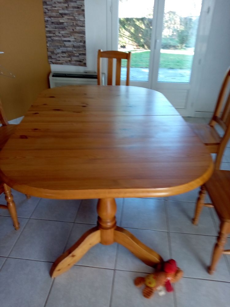 Table et chaises pin massif 0 Ruffec (16)