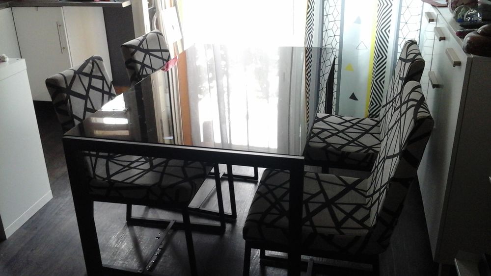 Table et 4 chaises modernes 0 Le Cap D Agde (34)