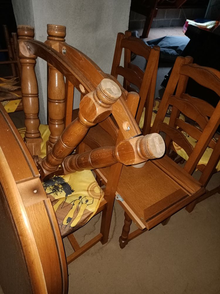 Table et chaises de salle � manger 450 Ambri�res-les-Vall�es (53)