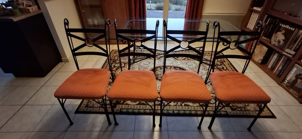 table et chaises de salle � manger 100 Martigny-Courpierre (02)