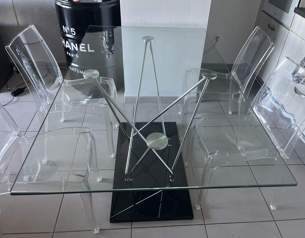 table et chaises de salon 350 Marseille 13 (13)